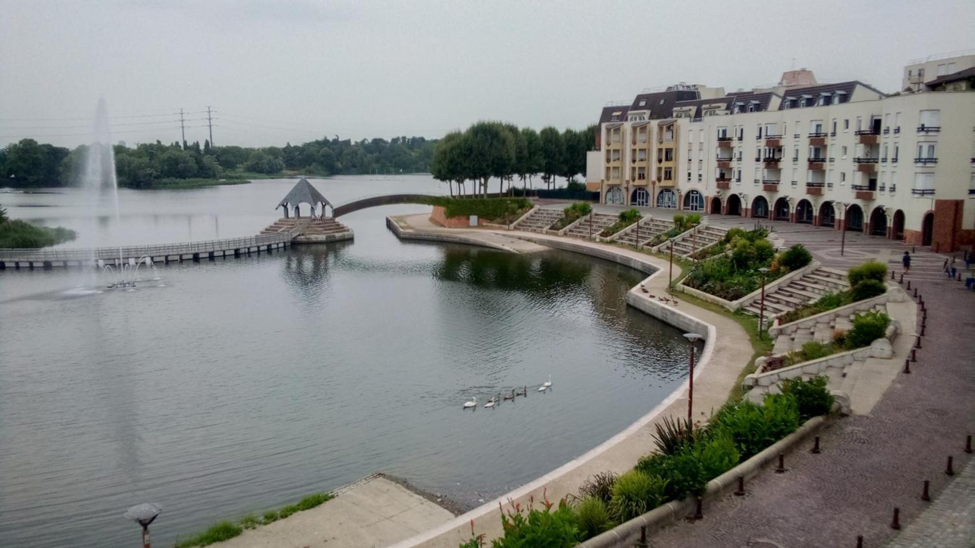 Vue Exceptionnelle Sur Le Lac Creteil Bagian luar foto